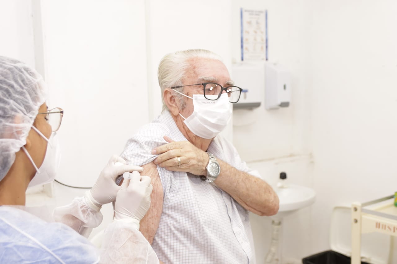 Hospital Tibério Nunes em Floriano começou a vacinar